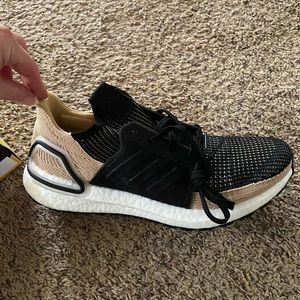 Adidas UltraBOOST 19